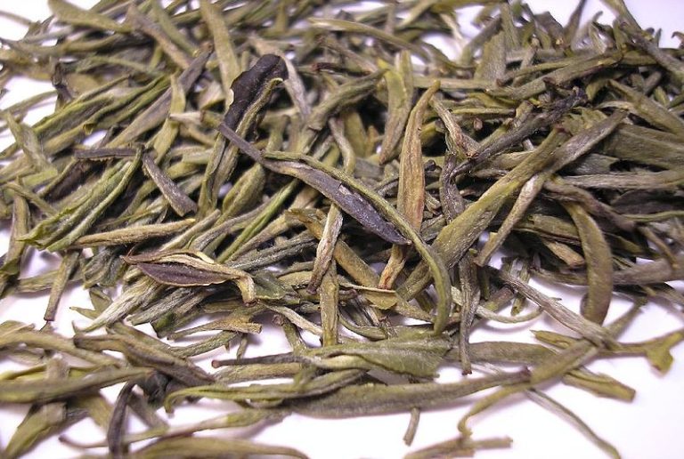 Huoshan Huangya tea leaves