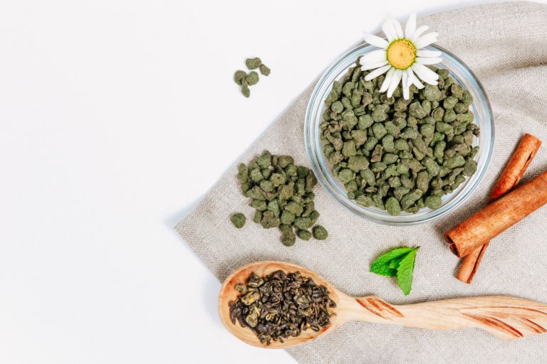 ginseng oolong tea on white background