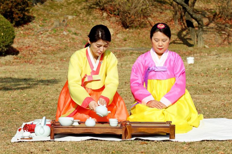 korean women serving tea
