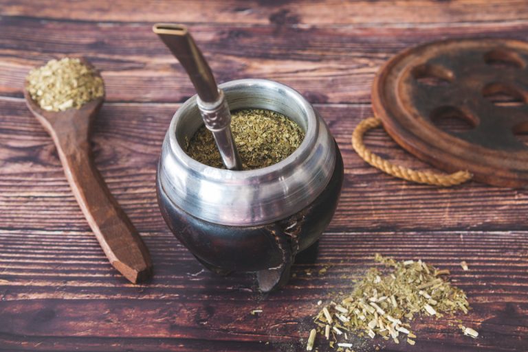 traditional argentinian yerba mate