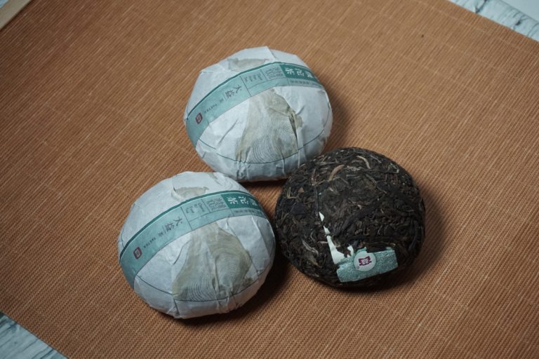 Menghai Tea Factory Da Yi Jia Ji Tuo Raw Pu-erh Tea Packaging
