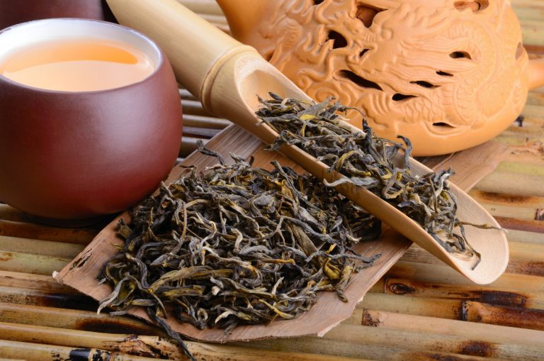 oolong tea with bamboo scoop
